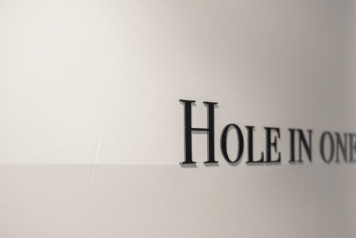 hole_in_one_room